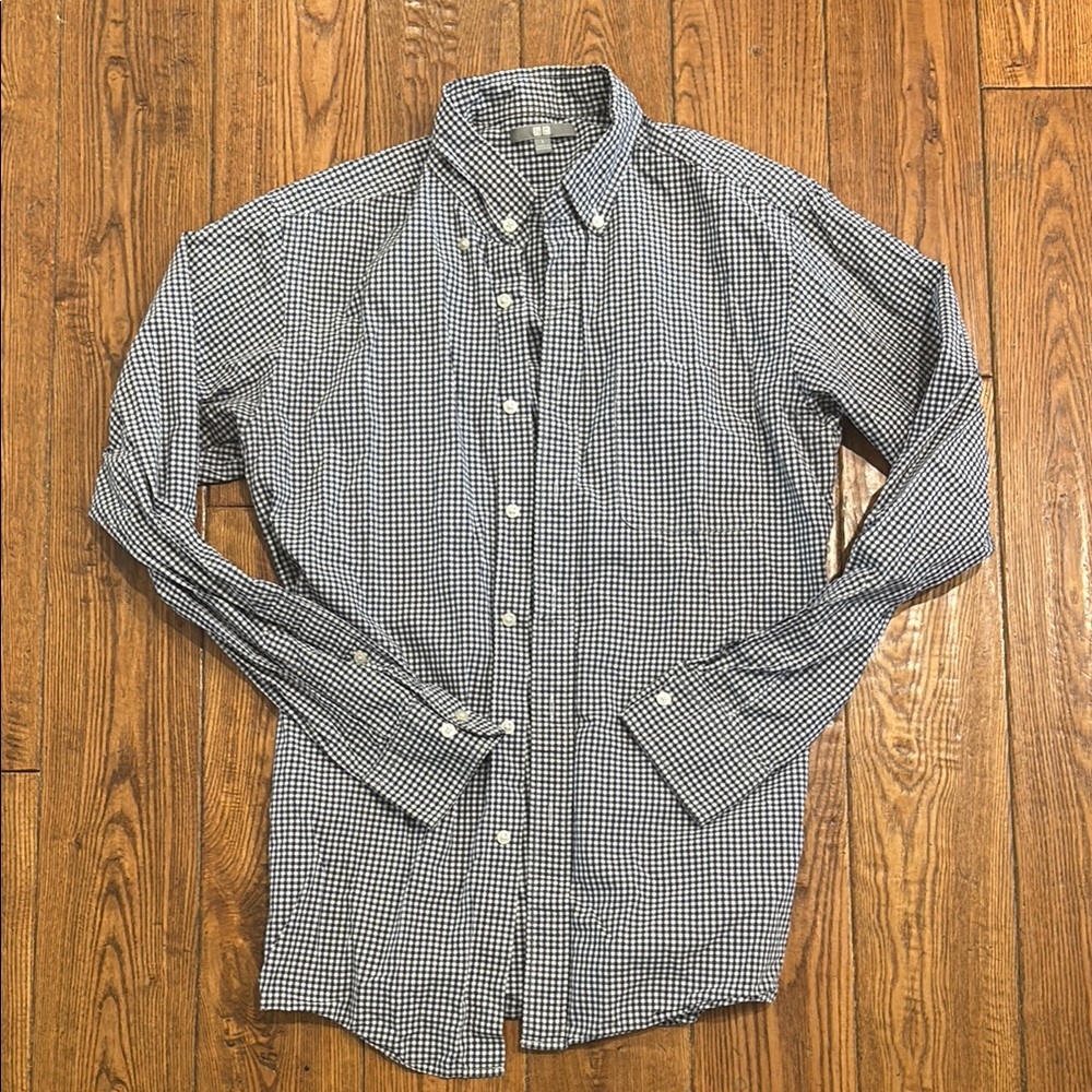 Uniqlo Blue Casual Button Down Shirt Classic Fit
